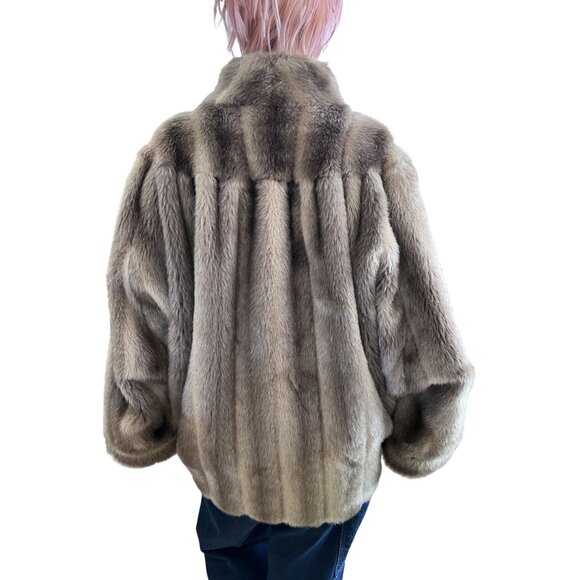 Vintage 1970/80s Faux Mink Short Coat W/ Dolman Sleeves & Pleated Yoke Side Pock - Picture 8 of 16